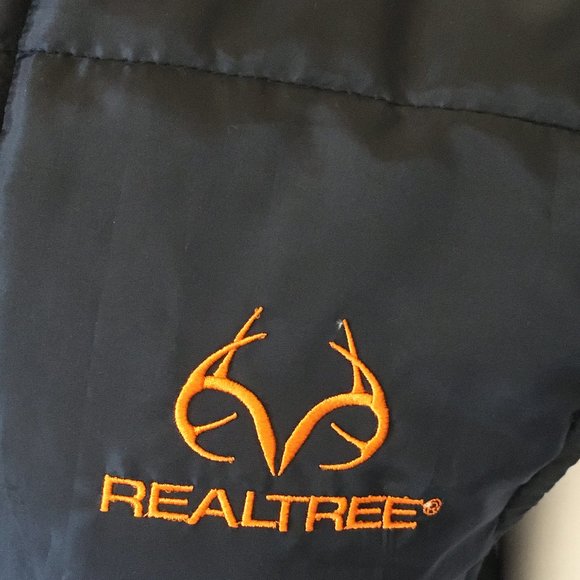 Realtree Camo Reversible Insulated Hunting Vest - Picture 9 of 10